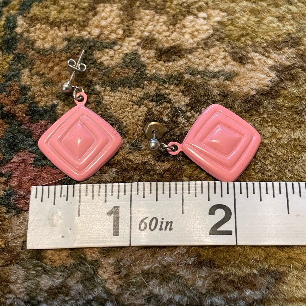 Vintage bubbly gum pink metal earrings